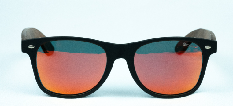 Dúo Ecofriendly Pack – Lentes de Sol Guayacán + Lentes de Sol Vicuña Trip + 2 Paños de Microfibra Groovy